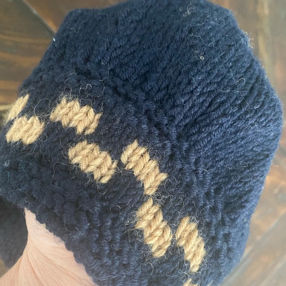 Boys hat & scarf size 4-10 y